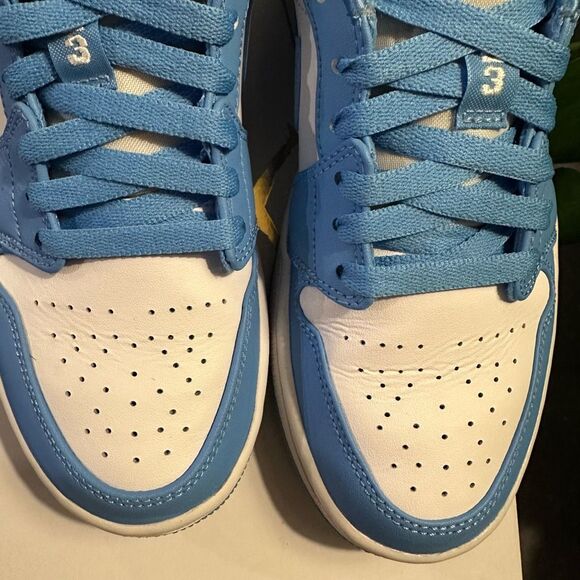 Women’s Jordan 1 Low UNC - Picture 7 of 10